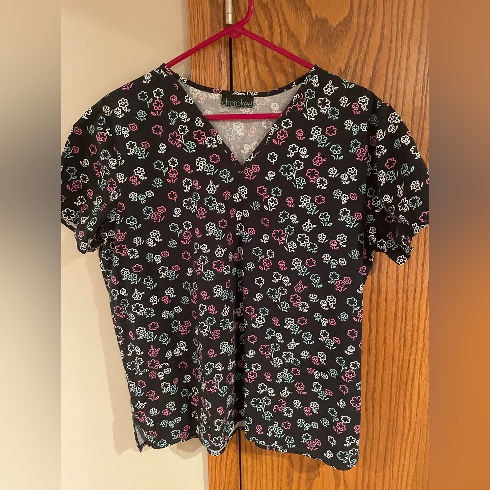 Cherokee scrub top